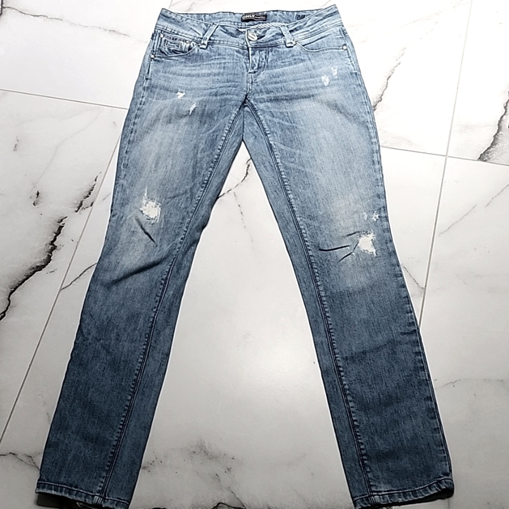 Only low-rise  skinny denimwear size 27